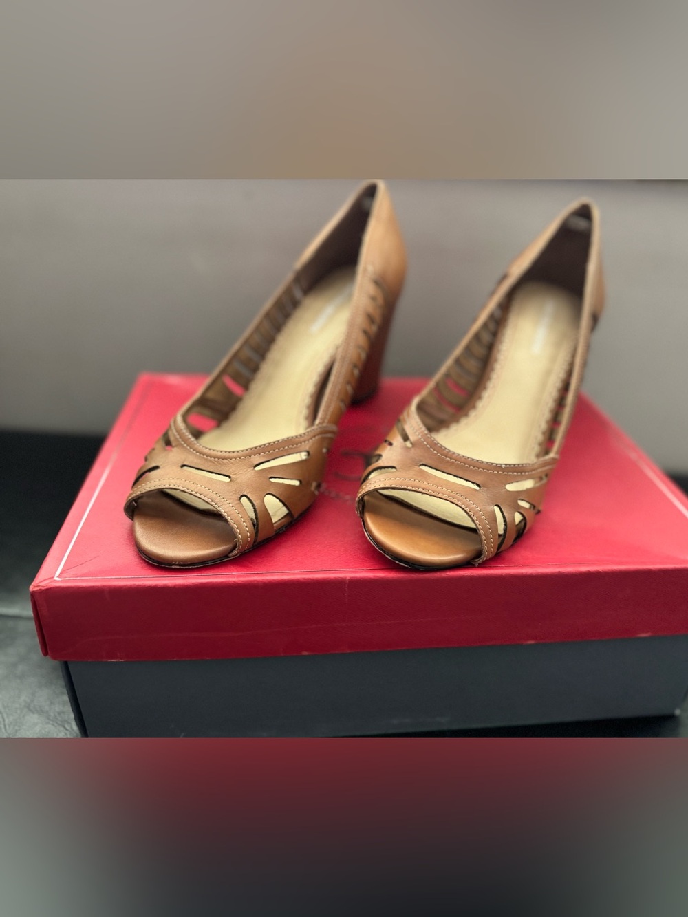Johnston & Murphy Tan Brown Peep-Toe Cutout Block Heel Pumps
